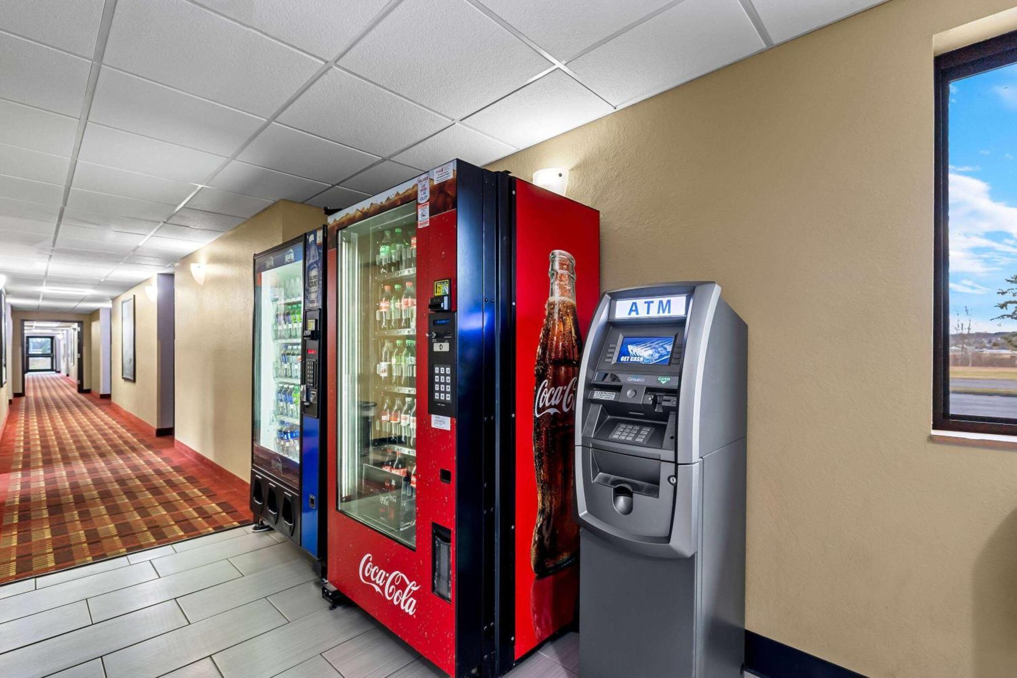 Super 8 By Wyndham Amsterdam Hotel Buitenkant foto