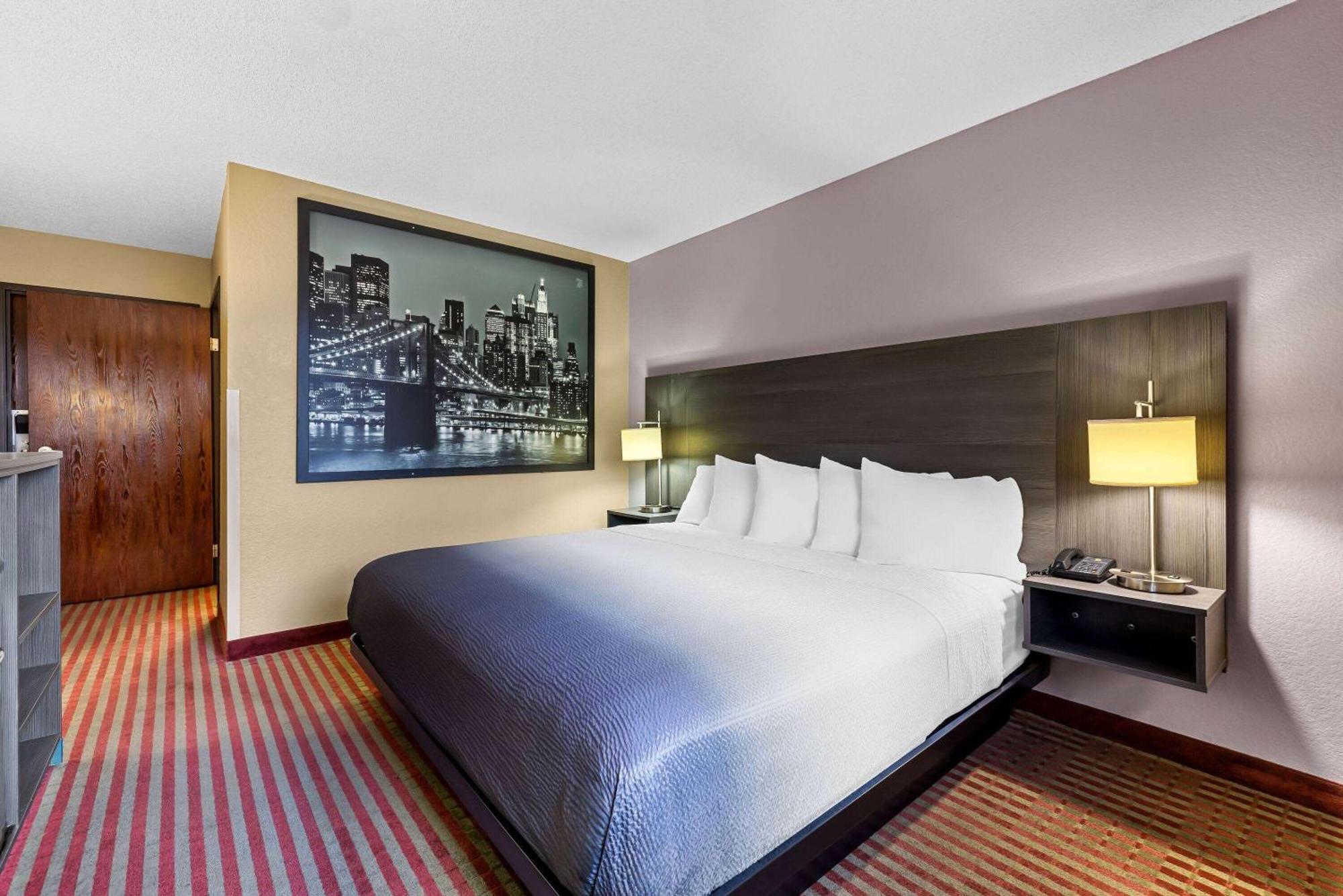 Super 8 By Wyndham Amsterdam Hotel Buitenkant foto